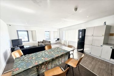 8 bed flat, 10 Kinterbury Street, City Centre, Plymouth, PL12DG - Image 4